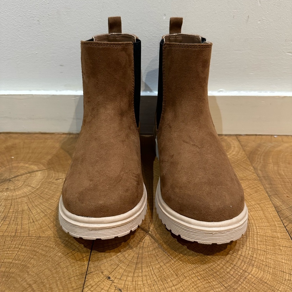 Girls never worn brown suede boots.